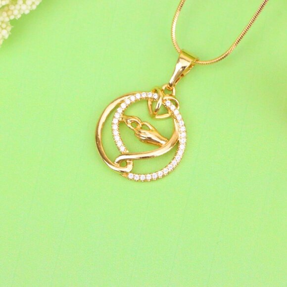 "Graceful Hand & Heart Rose Gold Pendant – Sparkling Circle Design, XPPT1554 - Picture 10 of 13